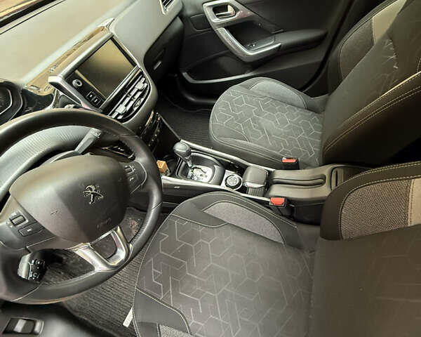 Пежо 2008 2019 в Чернигове на Automoto.ua Красный Пежо 2008, объемом двигателя 1.2 л и пробегом 116 тыс. км за 12800 $, фото 10 на Automoto.ua
