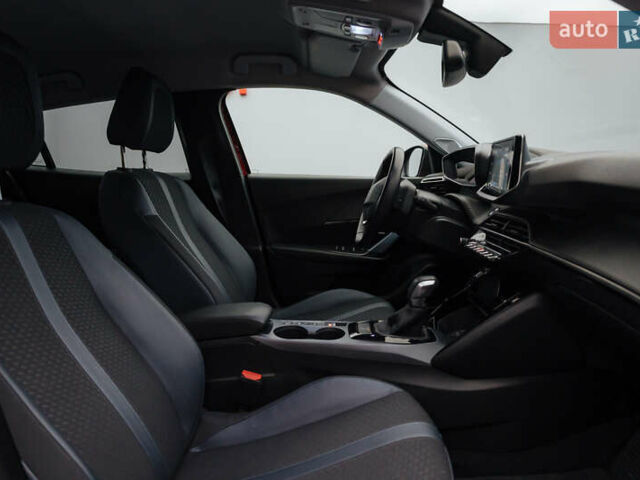 Пежо 2008 2020 в Киеве на Automoto.ua Красный Пежо 2008, объемом двигателя 1.2 л и пробегом 55 тыс. км за 18769 $, фото 12 на Automoto.ua