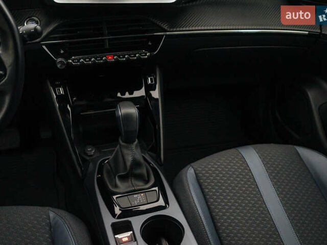 Пежо 2008 2020 в Киеве на Automoto.ua Красный Пежо 2008, объемом двигателя 1.2 л и пробегом 55 тыс. км за 18769 $, фото 9 на Automoto.ua