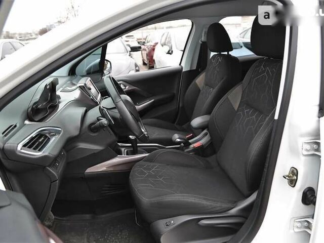 Пежо 2008, объемом двигателя 1.2 л и пробегом 134 тыс. км за 10900 $, фото 7 на Automoto.ua