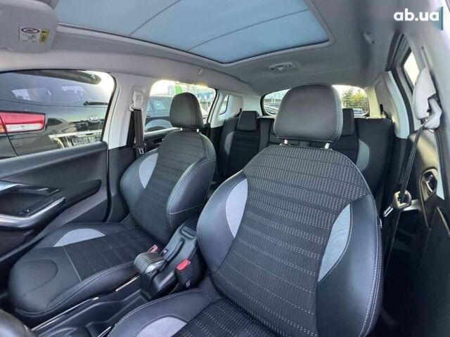 Пежо 2008, объемом двигателя 1.6 л и пробегом 52 тыс. км за 12100 $, фото 16 на Automoto.ua