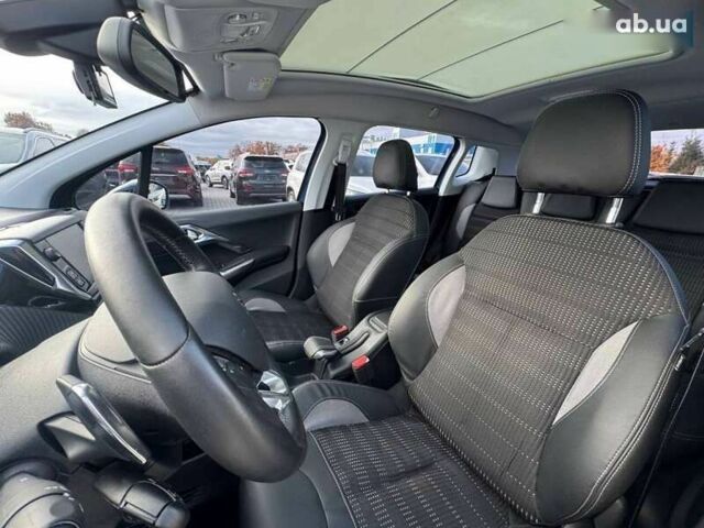 Пежо 2008, объемом двигателя 1.6 л и пробегом 137 тыс. км за 11500 $, фото 16 на Automoto.ua