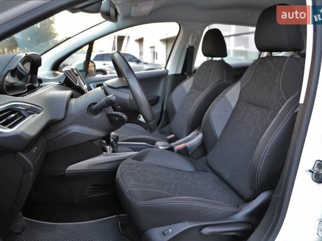 Пежо 2008, об'ємом двигуна 1.2 л та пробігом 85 тис. км за 13200 $, фото 4 на Automoto.ua
