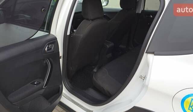 Пежо 2008, объемом двигателя 1.2 л и пробегом 96 тыс. км за 12500 $, фото 10 на Automoto.ua