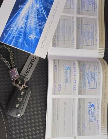 Пежо 2008, объемом двигателя 1.2 л и пробегом 96 тыс. км за 12500 $, фото 13 на Automoto.ua