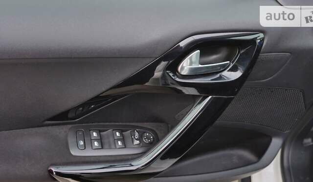 Пежо 2008, объемом двигателя 1.2 л и пробегом 96 тыс. км за 12500 $, фото 11 на Automoto.ua