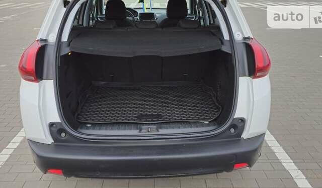 Пежо 2008, объемом двигателя 1.2 л и пробегом 96 тыс. км за 12500 $, фото 7 на Automoto.ua