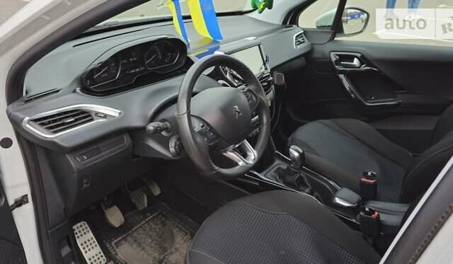 Пежо 2008, объемом двигателя 1.2 л и пробегом 96 тыс. км за 12500 $, фото 12 на Automoto.ua