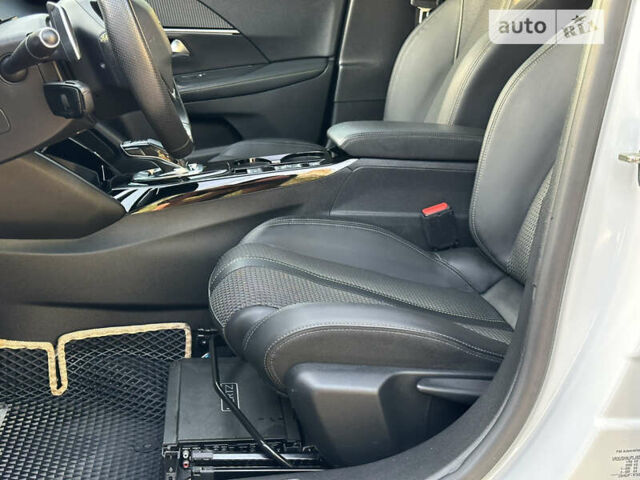 Пежо 2008, объемом двигателя 1.2 л и пробегом 49 тыс. км за 20000 $, фото 33 на Automoto.ua