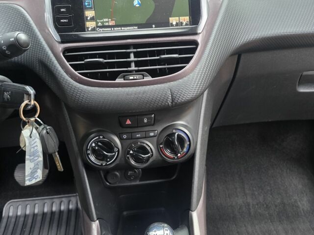 Серый Пежо 2008, объемом двигателя 1.6 л и пробегом 193 тыс. км за 9800 $, фото 9 на Automoto.ua