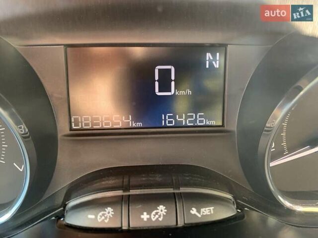 Серый Пежо 2008, объемом двигателя 1.2 л и пробегом 83 тыс. км за 10500 $, фото 25 на Automoto.ua