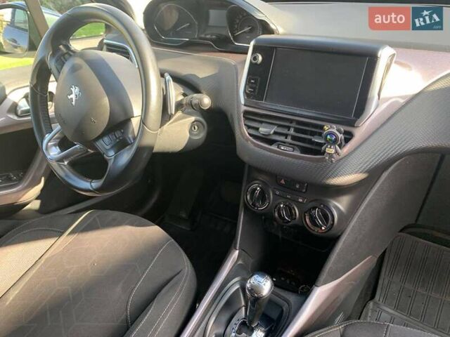 Серый Пежо 2008, объемом двигателя 1.2 л и пробегом 83 тыс. км за 10500 $, фото 10 на Automoto.ua