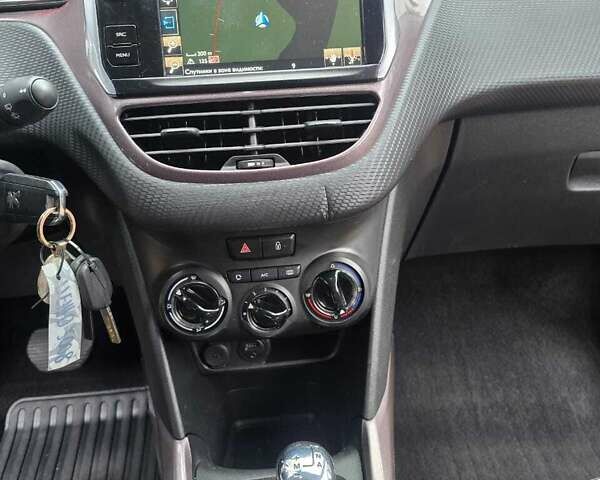 Серый Пежо 2008, объемом двигателя 1.6 л и пробегом 193 тыс. км за 9800 $, фото 11 на Automoto.ua