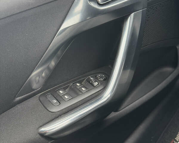 Серый Пежо 2008, объемом двигателя 1.6 л и пробегом 221 тыс. км за 9900 $, фото 12 на Automoto.ua