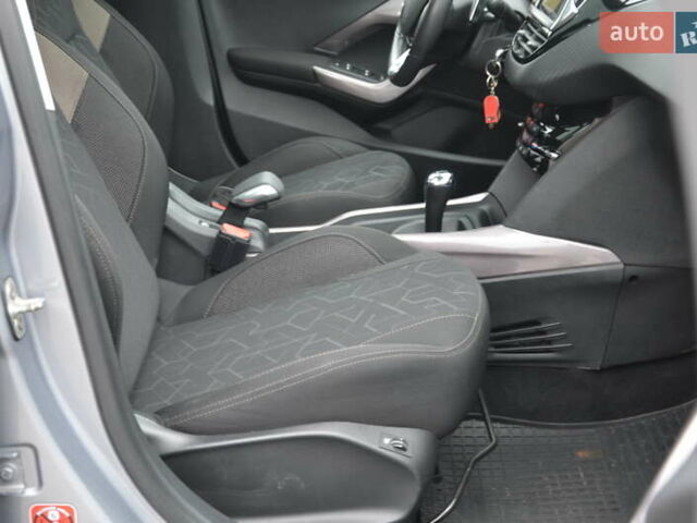 Серый Пежо 2008, объемом двигателя 1.2 л и пробегом 88 тыс. км за 10999 $, фото 37 на Automoto.ua