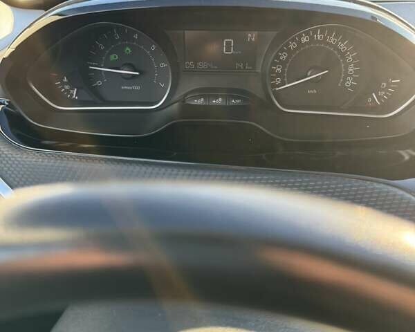 Пежо 2008 2016 у Львові на Automoto.ua Сірий Пежо 2008, об'ємом двигуна 1.2 л та пробігом 52 тис. км за 11500 $, фото 4 на Automoto.ua