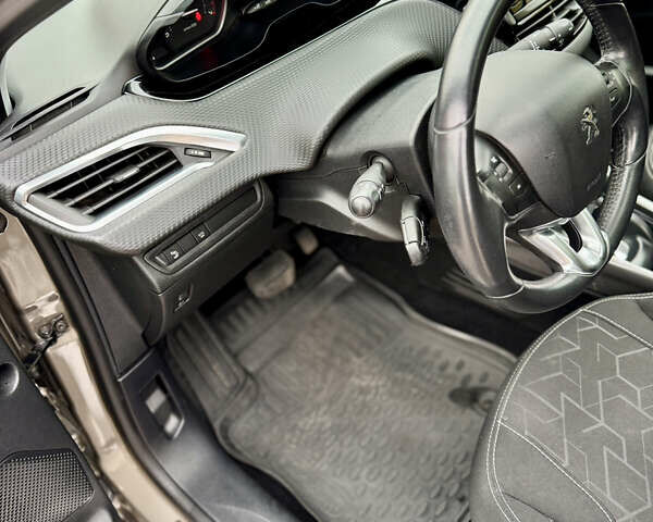 Серый Пежо 2008, объемом двигателя 1.2 л и пробегом 67 тыс. км за 13600 $, фото 14 на Automoto.ua