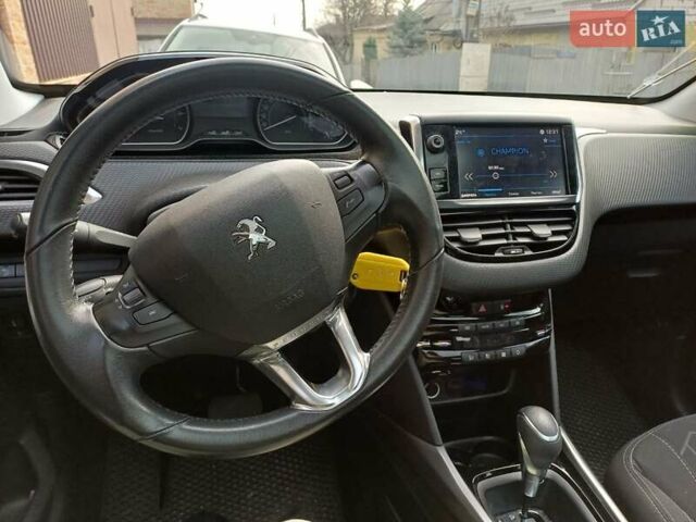 Серый Пежо 2008, объемом двигателя 1.2 л и пробегом 110 тыс. км за 12500 $, фото 4 на Automoto.ua