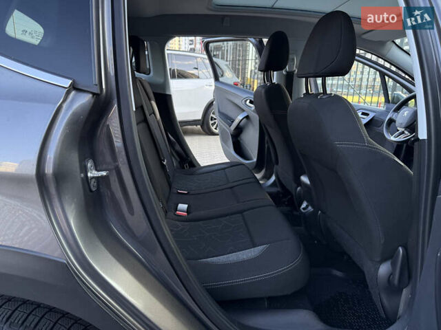 Пежо 2008 2017 у Києві на Automoto.ua Сірий Пежо 2008, об'ємом двигуна 1.2 л та пробігом 77 тис. км за 10900 $, фото 17 на Automoto.ua