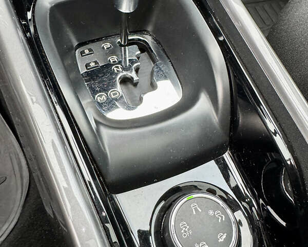 Серый Пежо 2008, объемом двигателя 1.2 л и пробегом 67 тыс. км за 13600 $, фото 19 на Automoto.ua