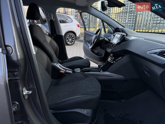 Пежо 2008 2017 у Києві на Automoto.ua Сірий Пежо 2008, об'ємом двигуна 1.2 л та пробігом 77 тис. км за 10900 $, фото 20 на Automoto.ua