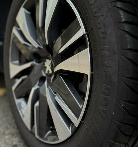 Серый Пежо 2008, объемом двигателя 1.2 л и пробегом 45 тыс. км за 13400 $, фото 9 на Automoto.ua