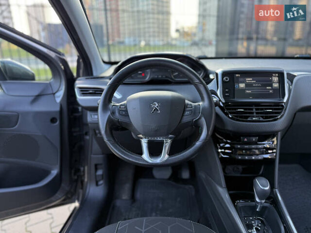 Пежо 2008 2017 у Києві на Automoto.ua Сірий Пежо 2008, об'ємом двигуна 1.2 л та пробігом 77 тис. км за 10900 $, фото 24 на Automoto.ua