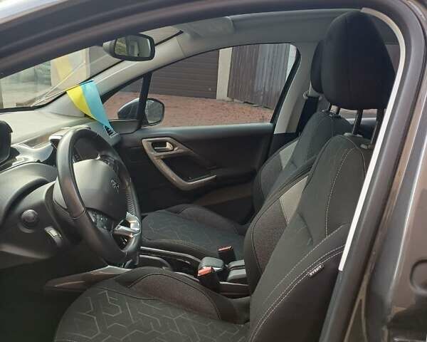 Серый Пежо 2008, объемом двигателя 1.2 л и пробегом 110 тыс. км за 12500 $, фото 6 на Automoto.ua