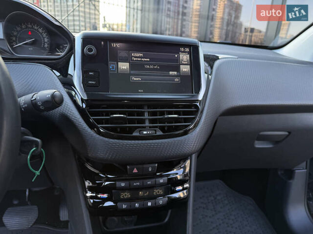 Пежо 2008 2017 у Києві на Automoto.ua Сірий Пежо 2008, об'ємом двигуна 1.2 л та пробігом 77 тис. км за 10900 $, фото 26 на Automoto.ua