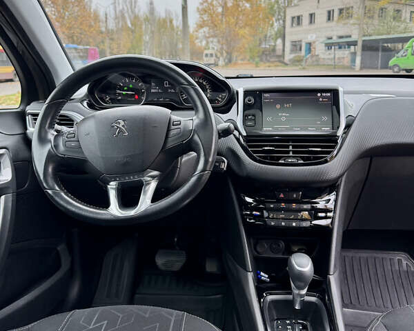 Серый Пежо 2008, объемом двигателя 1.2 л и пробегом 67 тыс. км за 13600 $, фото 16 на Automoto.ua
