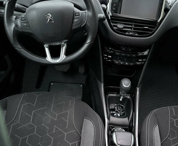 Серый Пежо 2008, объемом двигателя 1.2 л и пробегом 45 тыс. км за 13400 $, фото 3 на Automoto.ua