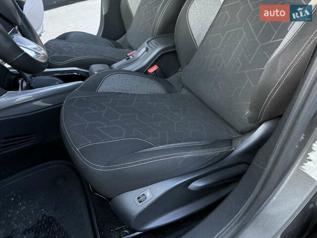 Пежо 2008 2017 у Києві на Automoto.ua Сірий Пежо 2008, об'ємом двигуна 1.2 л та пробігом 77 тис. км за 10900 $, фото 12 на Automoto.ua