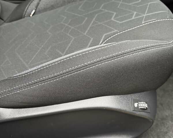 Пежо 2008 2019 в Киеве на Automoto.ua Серый Пежо 2008, объемом двигателя 1.2 л и пробегом 45 тыс. км за 13800 $, фото 23 на Automoto.ua