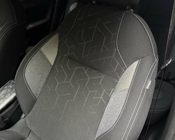 Пежо 2008 2019 в Киеве на Automoto.ua Серый Пежо 2008, объемом двигателя 1.2 л и пробегом 45 тыс. км за 13800 $, фото 19 на Automoto.ua