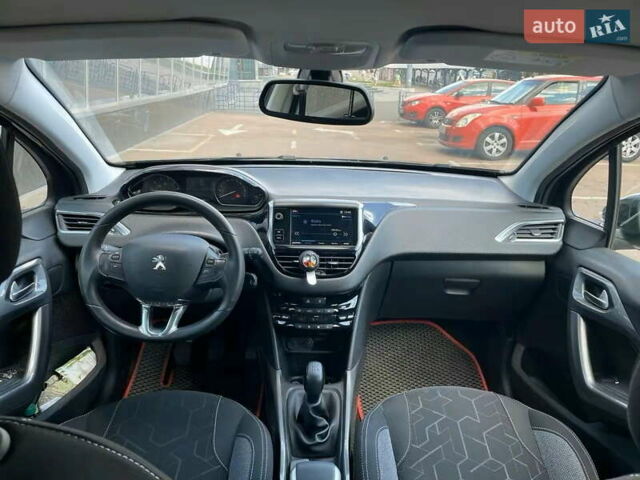 Пежо 2008 2019 у Києві на Automoto.ua Сірий Пежо 2008, об'ємом двигуна 1.2 л та пробігом 51 тис. км за 10950 $, фото 11 на Automoto.ua
