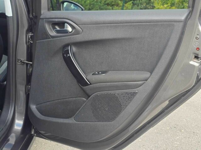 Пежо 2008 2019 в Хмельницком на Automoto.ua Серый Пежо 2008, объемом двигателя 1.2 л и пробегом 65 тыс. км за 11899 $, фото 10 на Automoto.ua