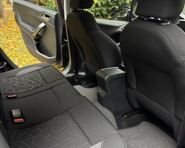 Пежо 2008 2019 в Киеве на Automoto.ua Серый Пежо 2008, объемом двигателя 1.2 л и пробегом 45 тыс. км за 13800 $, фото 33 на Automoto.ua