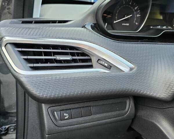 Сірий Пежо 2008, об'ємом двигуна 1.2 л та пробігом 40 тис. км за 14000 $, фото 6 на Automoto.ua