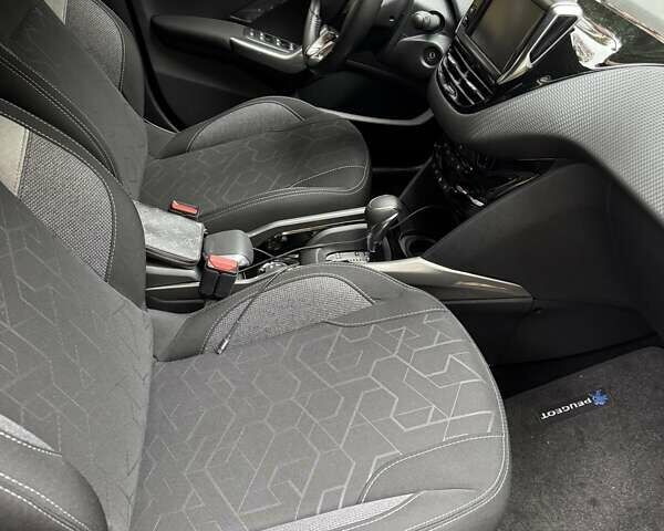 Пежо 2008 2019 в Киеве на Automoto.ua Серый Пежо 2008, объемом двигателя 1.2 л и пробегом 45 тыс. км за 13800 $, фото 20 на Automoto.ua
