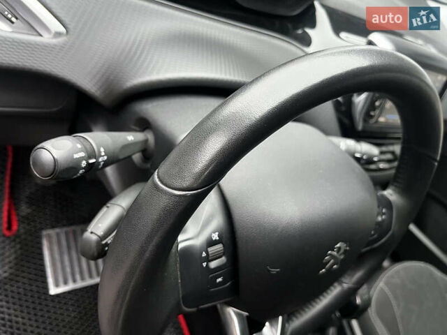 Серый Пежо 2008, объемом двигателя 1.2 л и пробегом 53 тыс. км за 10200 $, фото 9 на Automoto.ua