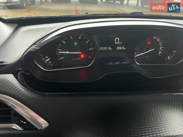 Серый Пежо 2008, объемом двигателя 1.2 л и пробегом 53 тыс. км за 10200 $, фото 12 на Automoto.ua