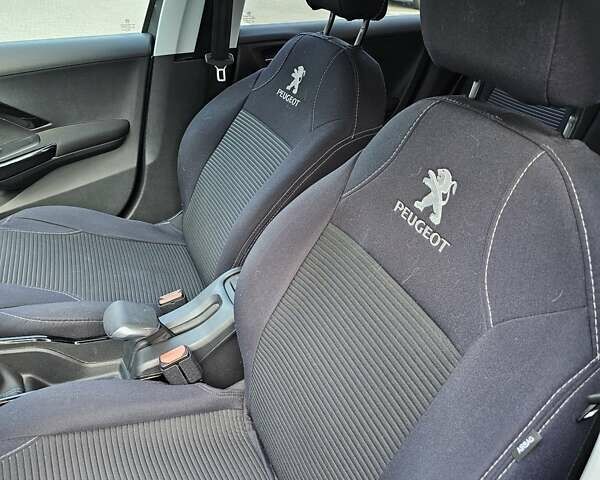 Сірий Пежо 2008, об'ємом двигуна 1.2 л та пробігом 40 тис. км за 14000 $, фото 5 на Automoto.ua