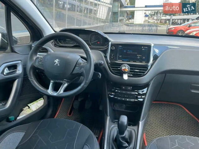 Пежо 2008 2019 у Києві на Automoto.ua Сірий Пежо 2008, об'ємом двигуна 1.2 л та пробігом 51 тис. км за 10950 $, фото 10 на Automoto.ua