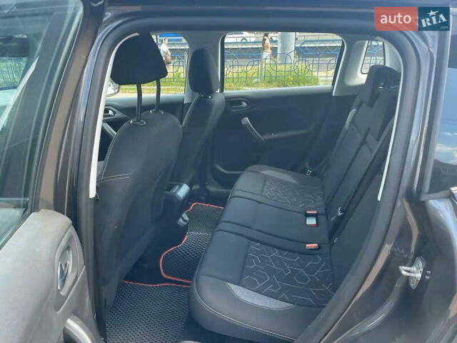 Пежо 2008 2019 у Києві на Automoto.ua Сірий Пежо 2008, об'ємом двигуна 1.2 л та пробігом 51 тис. км за 10950 $, фото 15 на Automoto.ua