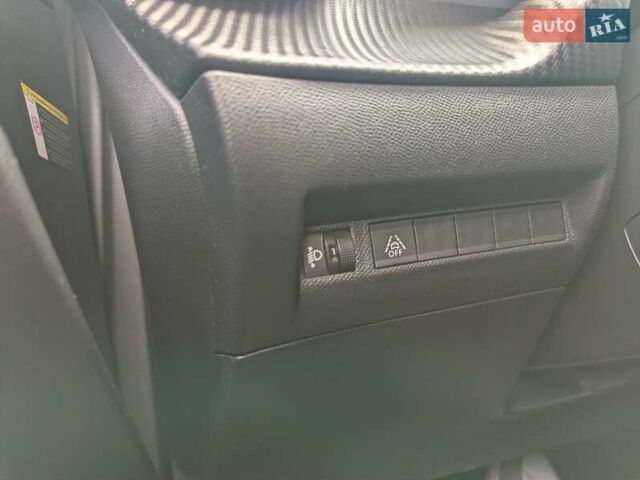 Серый Пежо 2008, объемом двигателя 1.2 л и пробегом 52 тыс. км за 16000 $, фото 23 на Automoto.ua