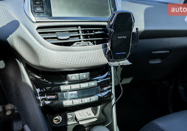 Зелений Пежо 2008, об'ємом двигуна 1.2 л та пробігом 45 тис. км за 12500 $, фото 24 на Automoto.ua