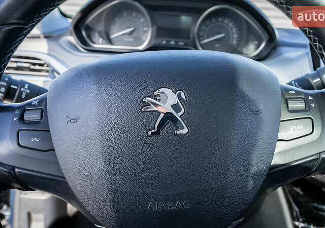 Зелений Пежо 2008, об'ємом двигуна 1.2 л та пробігом 45 тис. км за 12500 $, фото 27 на Automoto.ua