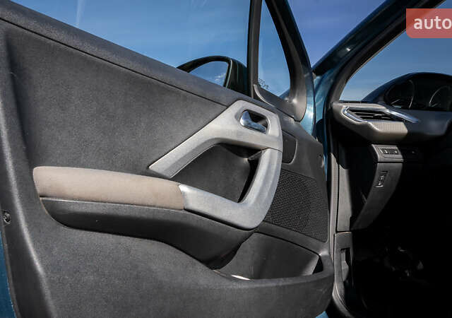 Зелений Пежо 2008, об'ємом двигуна 1.2 л та пробігом 45 тис. км за 12500 $, фото 41 на Automoto.ua