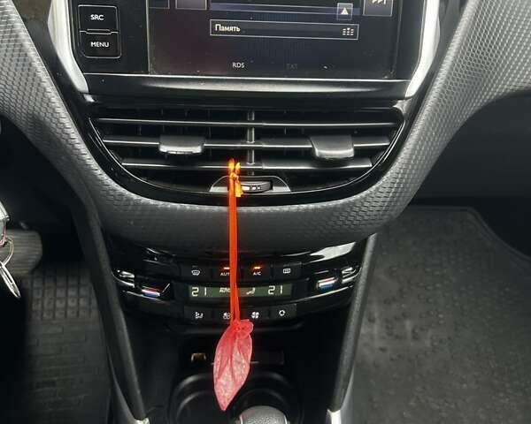 Зеленый Пежо 2008, объемом двигателя 1.2 л и пробегом 85 тыс. км за 9900 $, фото 25 на Automoto.ua