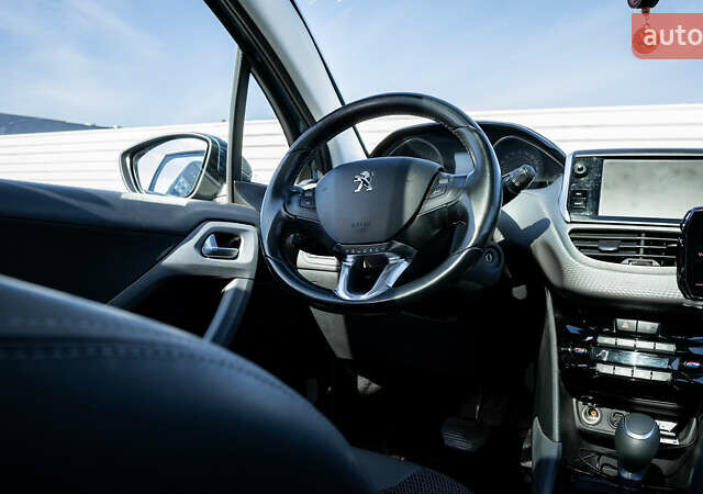 Зелений Пежо 2008, об'ємом двигуна 1.2 л та пробігом 45 тис. км за 12500 $, фото 4 на Automoto.ua